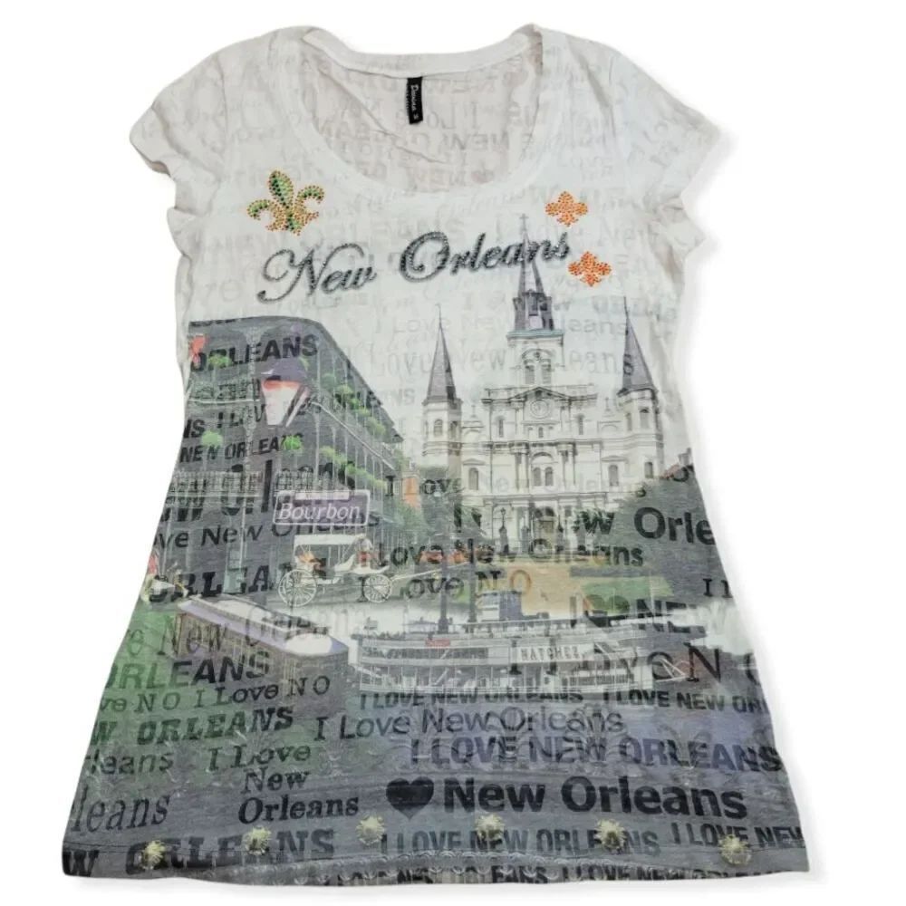 Davina New Orleans French Quarter shirt M